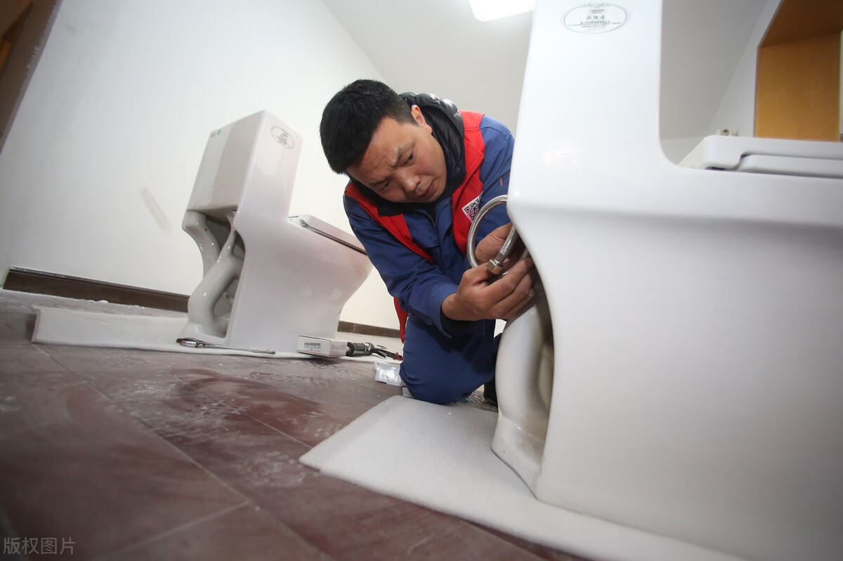 虹吸式马桶和直冲式马桶造型区别,虹吸式马桶与直冲式马桶的优缺点