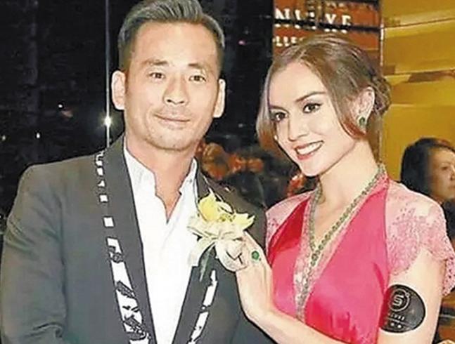 富豪男子举办泳池派对,富二代在家开泳池派对