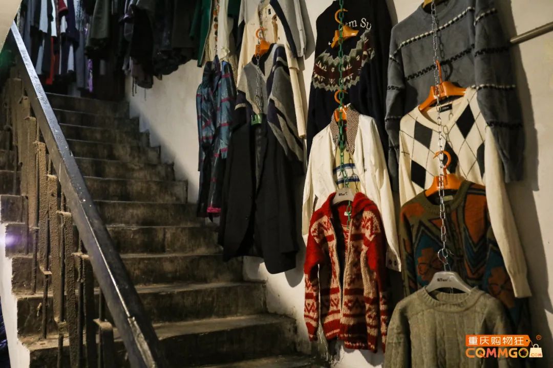 解放碑一层楼卖衣服,解放碑二手衣服市场