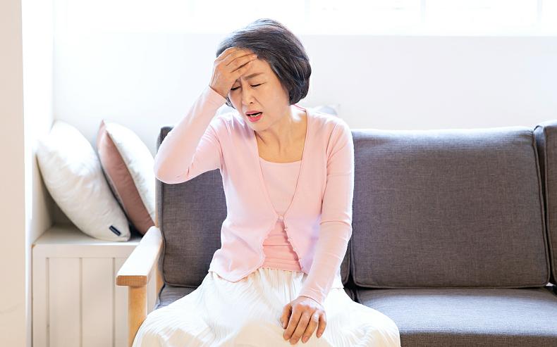 看手机时间长了头晕恶心解决方法,低头看手机头晕恶心怎么回事