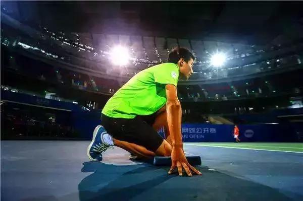 乒乓球出场为什么带球童,乒乓球羽毛球适合孩子几岁学