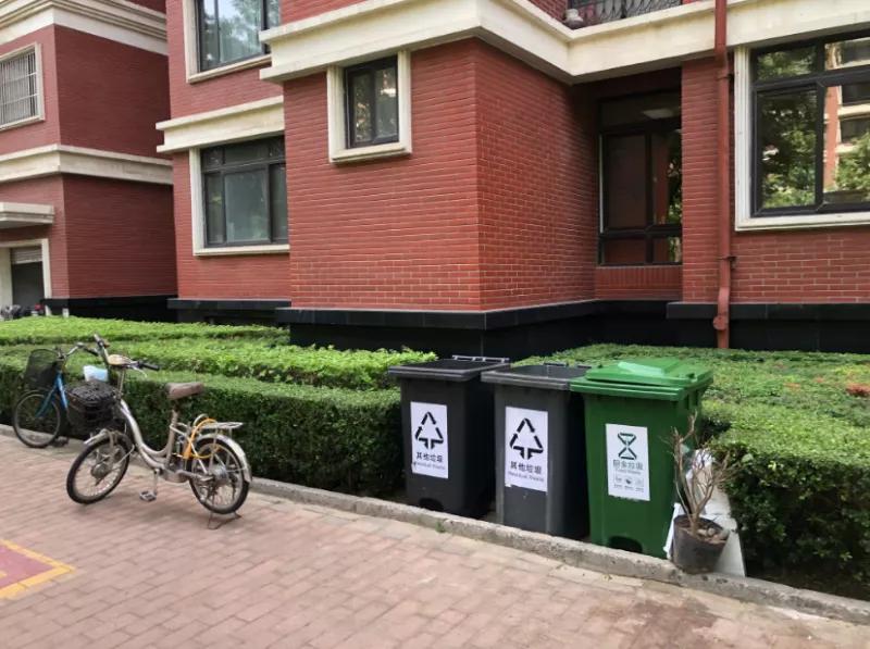 海淀人济山庄居民很头疼​扔趟垃圾要走10分钟