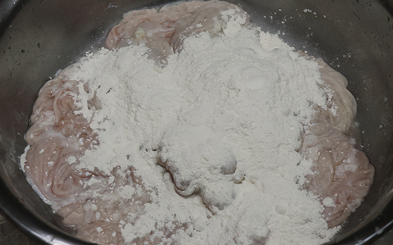 如何清洗肥肠去除爆炒肥肠臭味,肥肠清洗方法爆炒肥肠