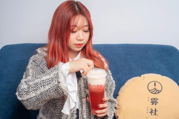 曝光！人广惊现1杯“少女*身失**茶”，快被小姐姐排疯了！