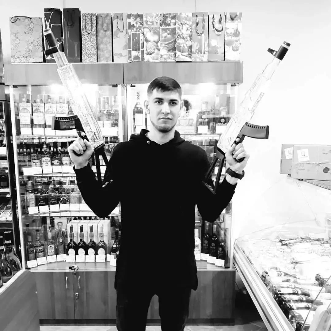 AK-47伏特加，千万别对口喝别人会认为你要自杀