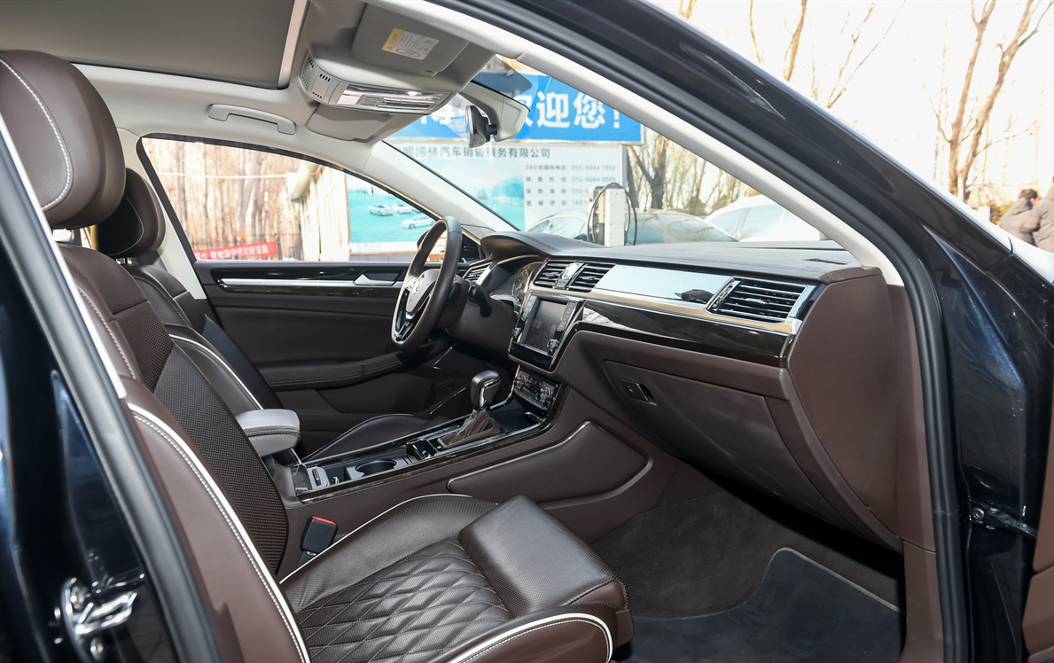 辉腾降价5万是真的吗,大众小辉腾高配