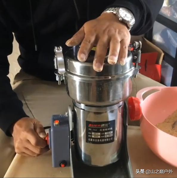 冬钓鲫组合饵料,冬钓鲫鲤鱼的饵料配方