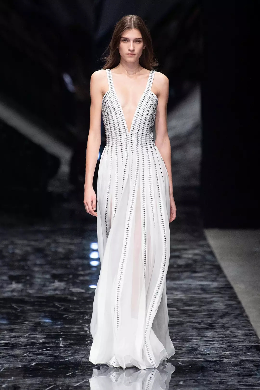 夏天有这条裙子万事足，穿上简洁又美好，绝对人群中一股清流