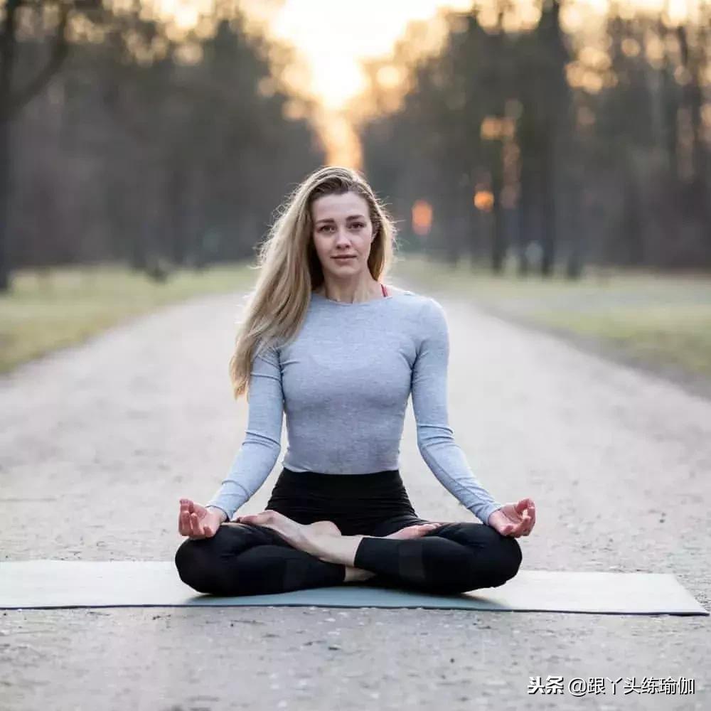 瑜伽是和自己相处的过程,瑜伽给自己一个开始的理由