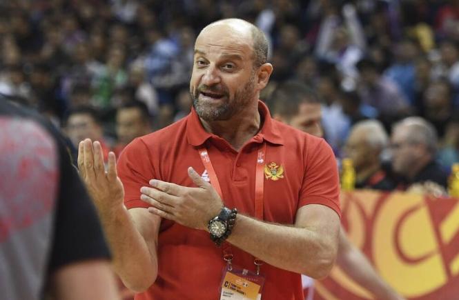 2022世界杯主教练被罚红牌,世界杯主教练吃红牌