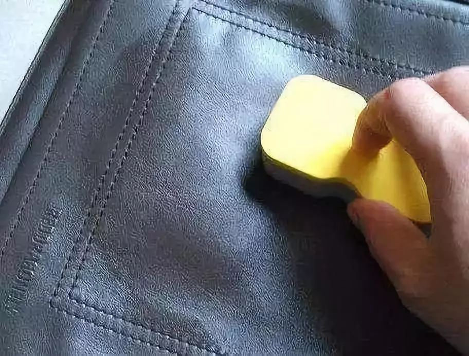 棕色衣服有霉斑怎么办,不是纯白的衣服有霉斑怎样去除