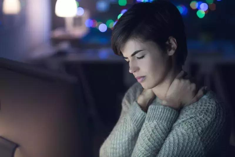 90后颈纹很深怎么回事,90后颈纹非常深