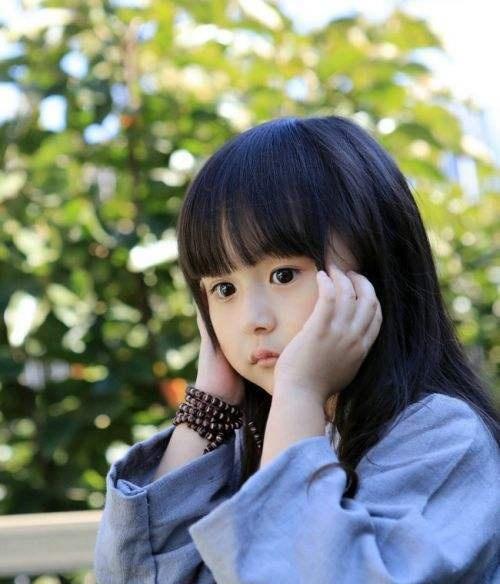 前有赛高酱，后有裴佳欣，蔡萝莉处境艰难，一姐位置或将拱手让人