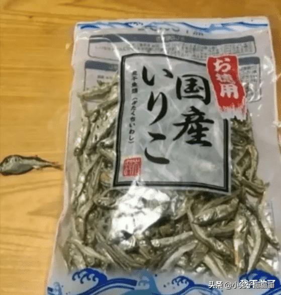 买了一袋小鱼干，这鱼怎么有点眼熟？哈哈哈兄弟你还好吗？
