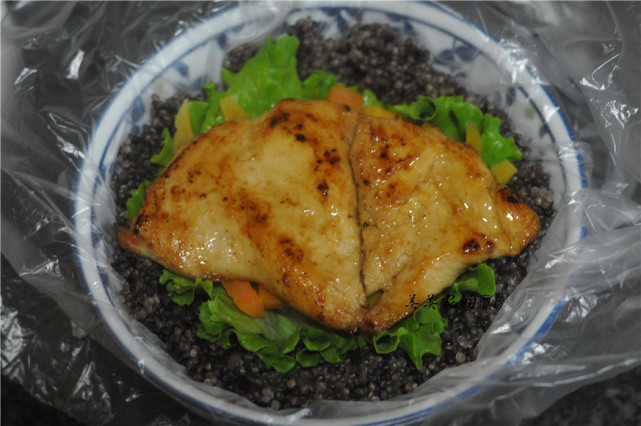 大米饭团超简单做法,不用海苔的紫米饭团自己在家做