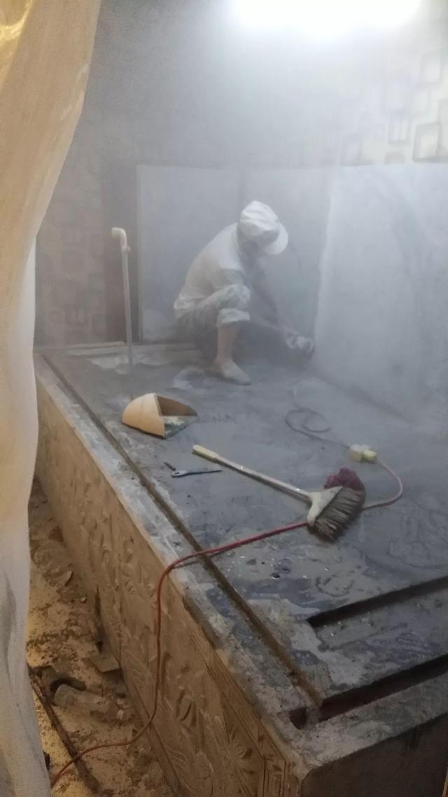 用3毫米玻璃粘的鱼缸,用大理石粘小型鱼缸