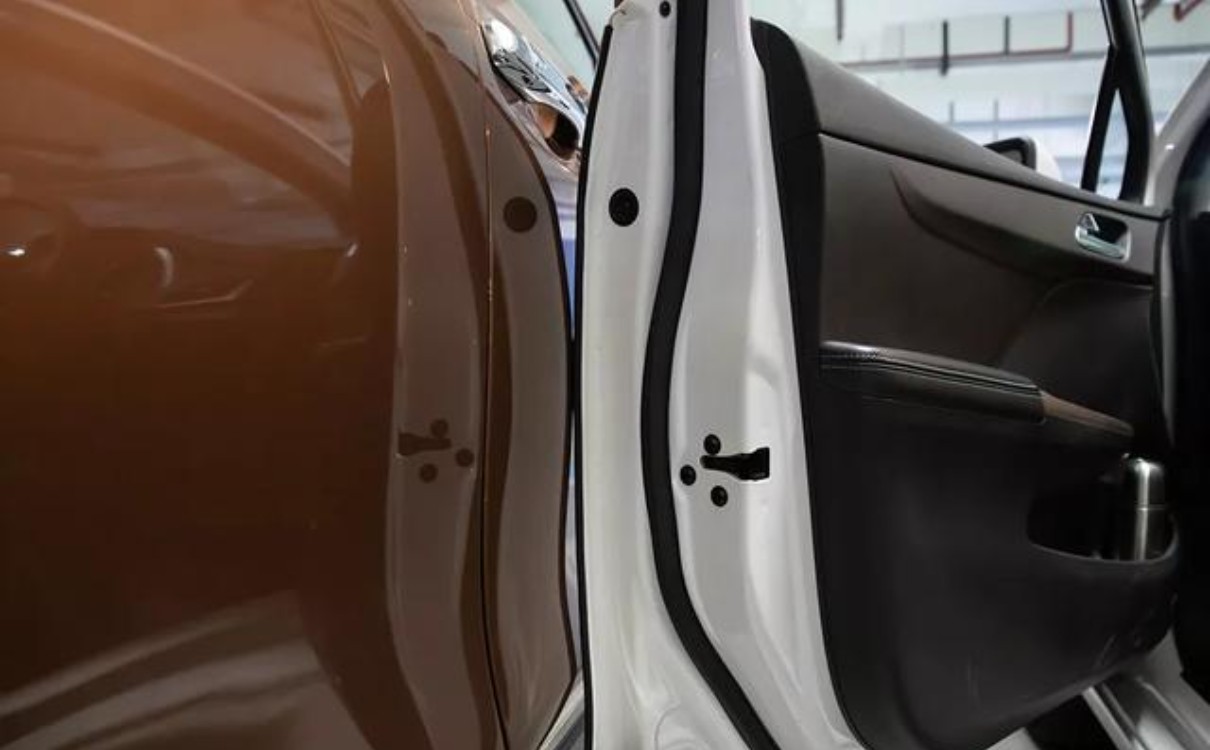 汽车开门磕碰的凹陷该如何处理,汽车车门有凹陷怎么处理