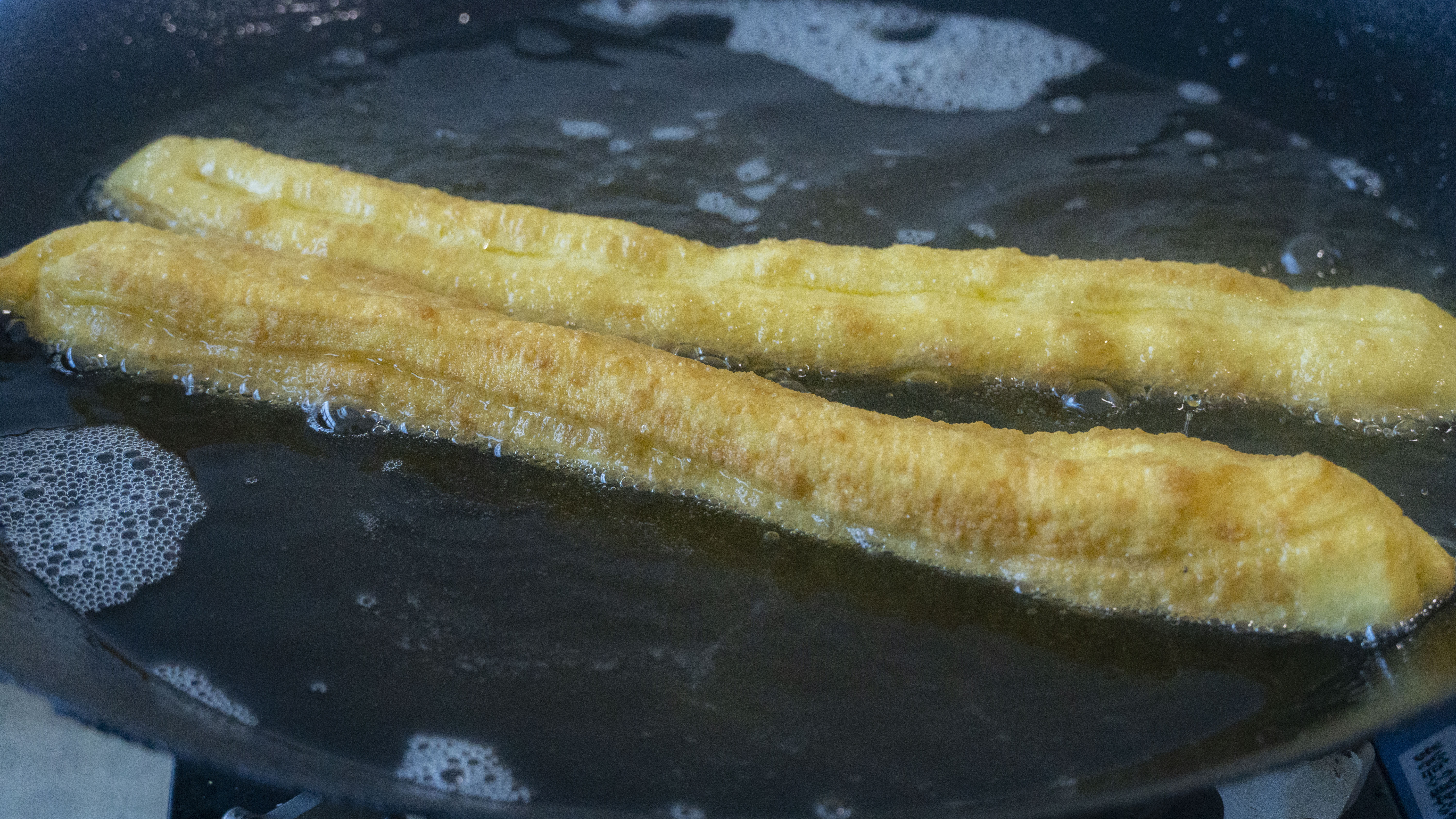 香酥小油条做法不用任何添加剂,家庭自制油条的小窍门