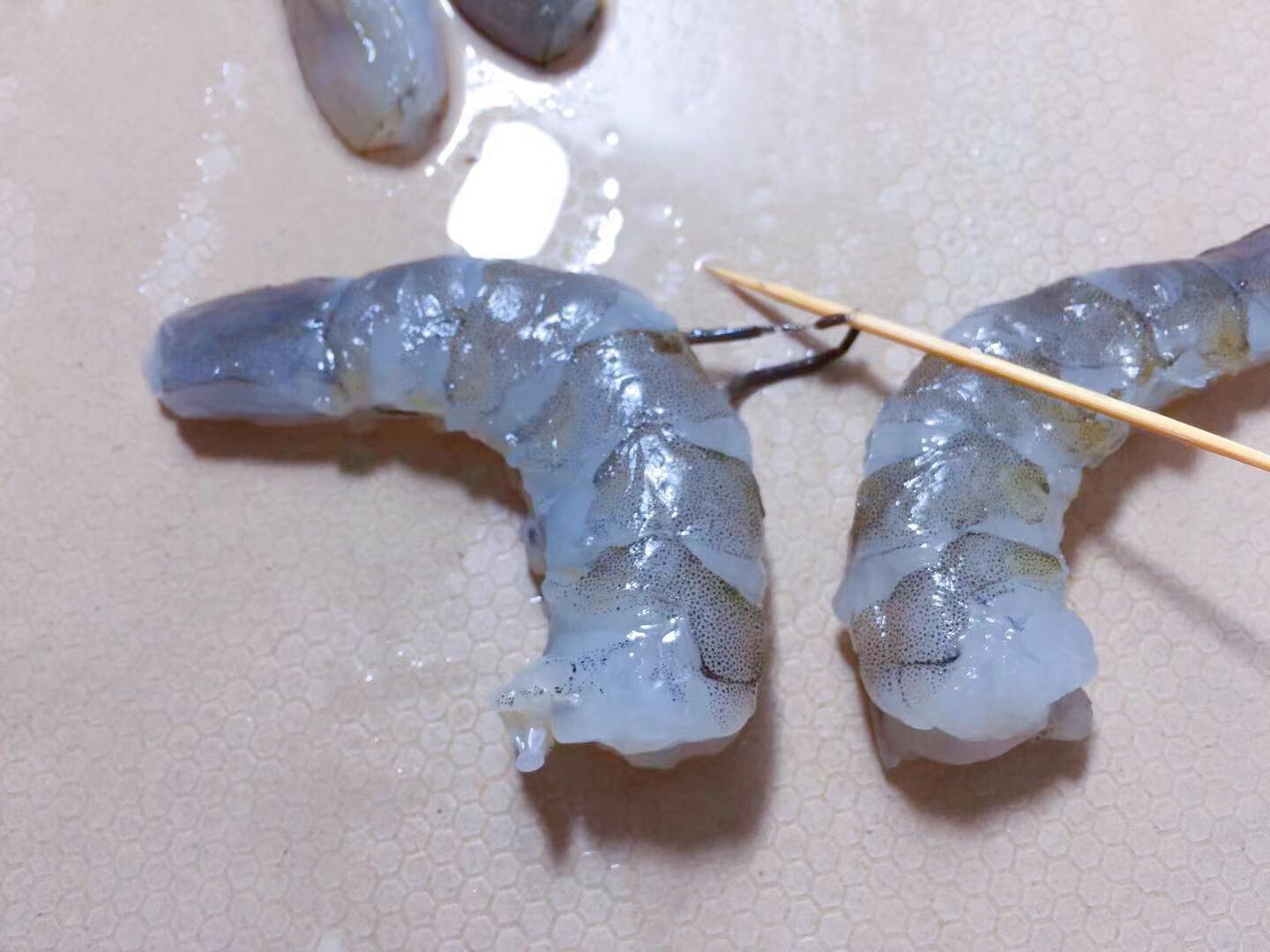 做好后瞬间就被娃爸抢走好几个，快收下这亲妈牌虾丸做法