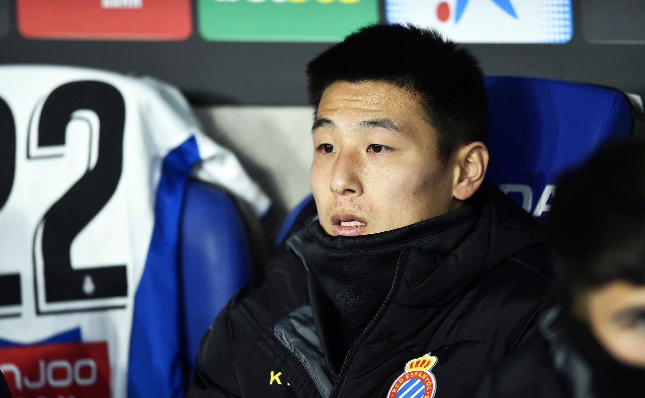 球迷疯狂庆祝武磊进巴萨视频,武磊让球迷陷入疯狂赛场