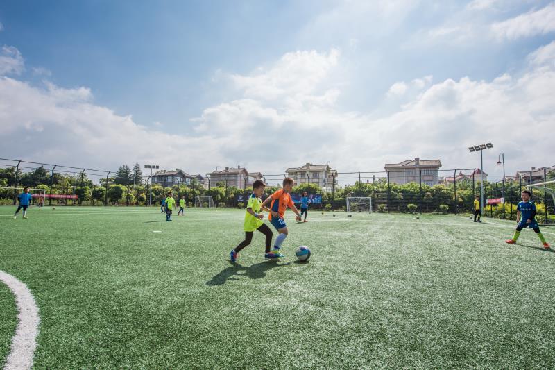 零基础儿童足球训练课,足球免费体验