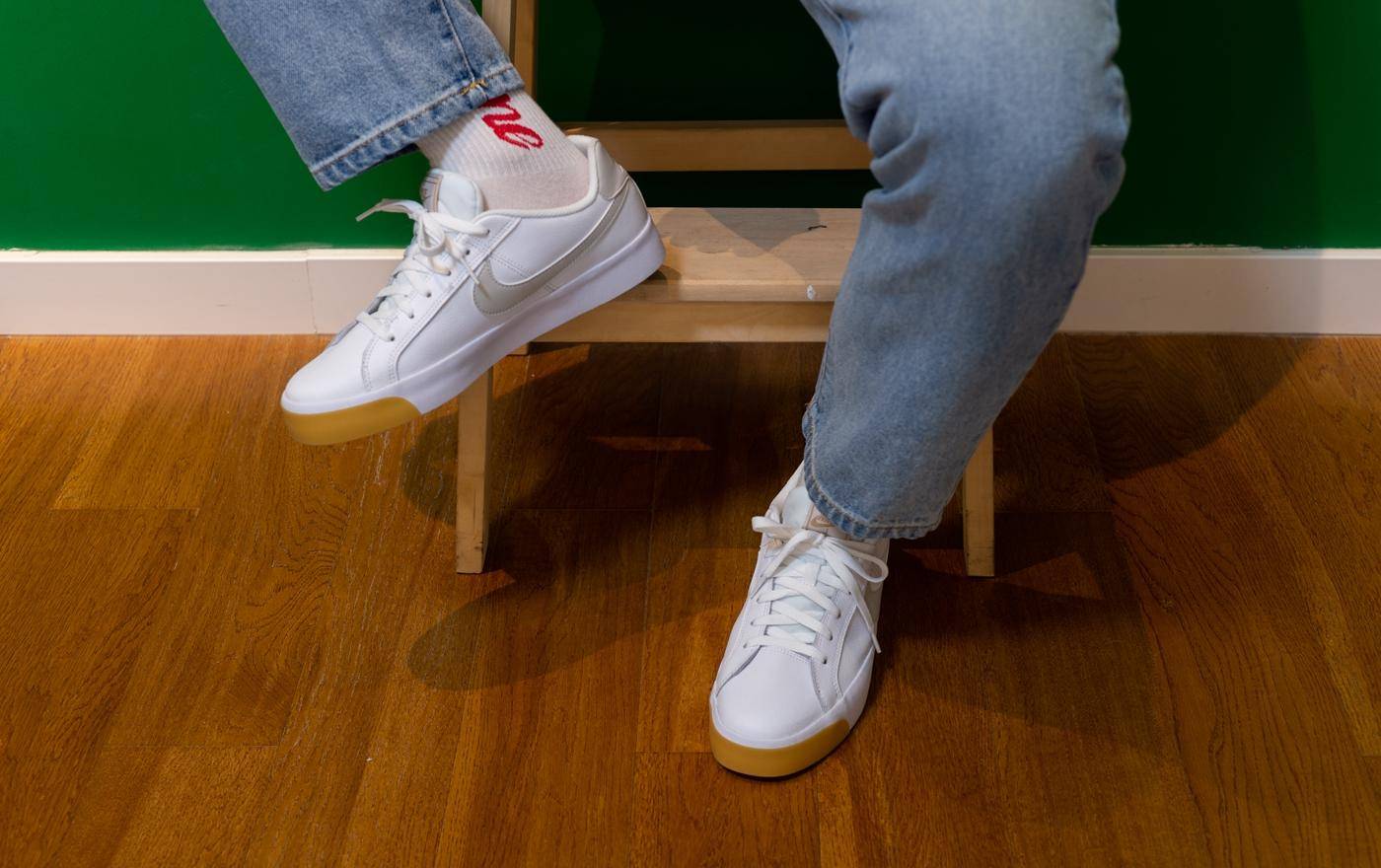 阿迪vs耐克足球鞋,阿迪和耐克小白鞋哪个好