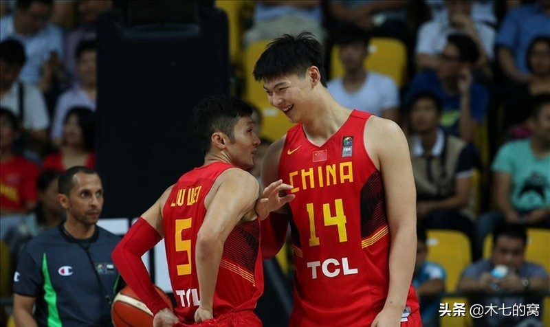 姚明对王哲林看法,王哲林生涯初期