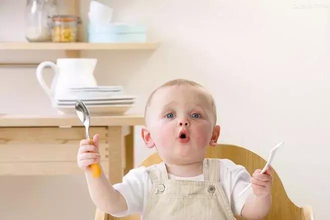 专家说|5岁男孩爱摸妈妈咪咪，这究竟是不是性早熟？