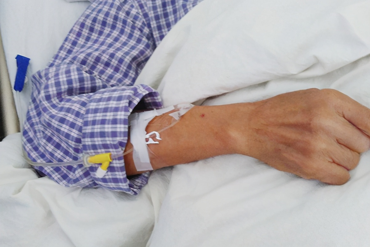 为什么老人在弥留之际会说胡话,为什么有些老人去世前会说胡话