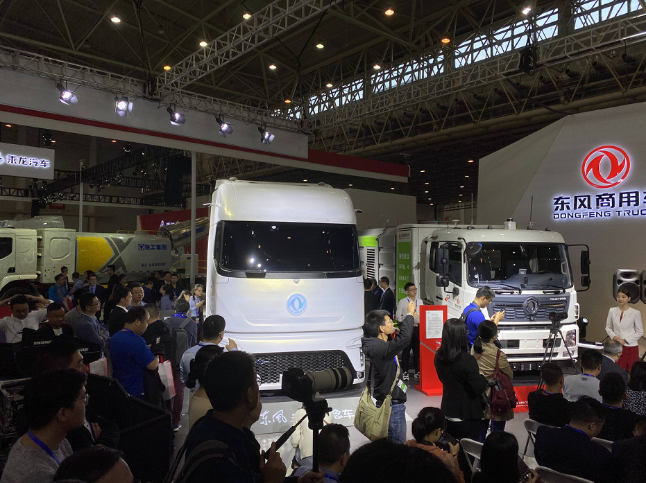 内饰很科幻的商务车,科幻感内饰