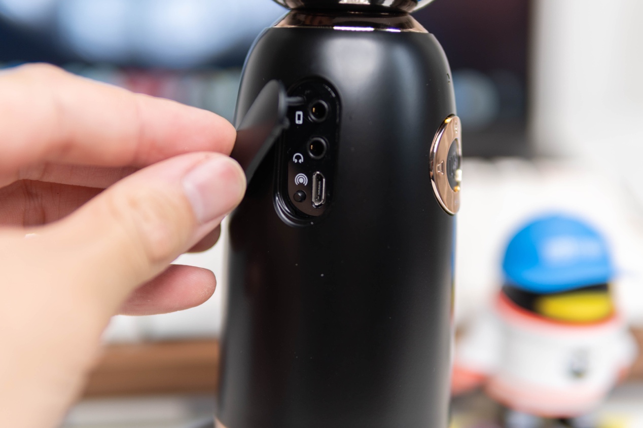 宅家也是K歌之王，唱吧精灵麦克风Q3，你的百万调音师