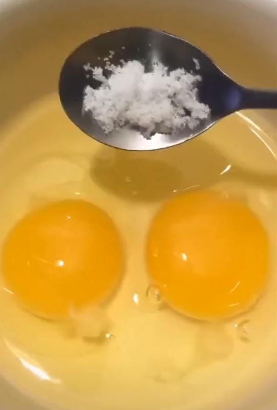 菠菜鸡蛋虾饺的做法,菠菜虾饺的家常做法