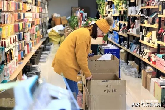 原来你是这样的“最美弯腰女孩”！1分钟系鞋带背后，竟是23年