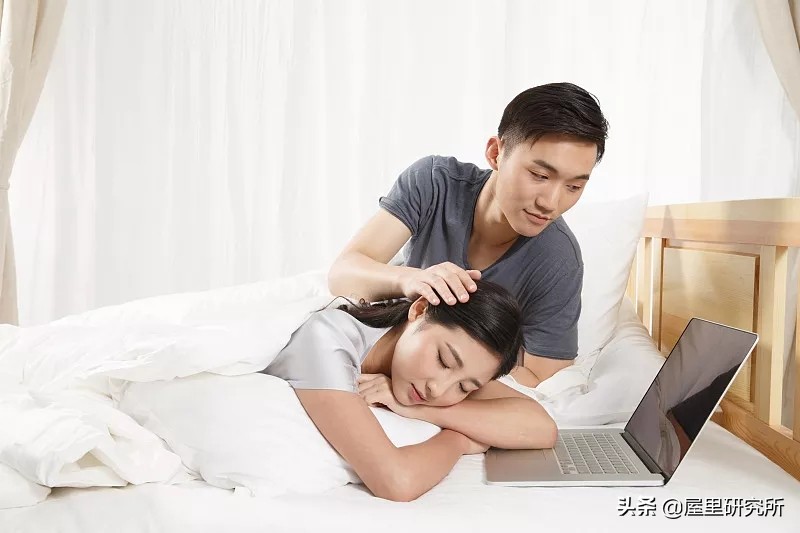 双人床怎么选最舒服,卧室双人床如何选