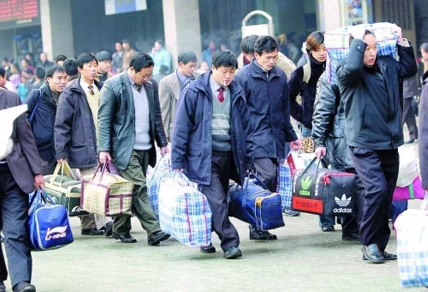 哈哈哈！没想到中国人看不上眼的土味“神货”，老外竟然都抢疯了