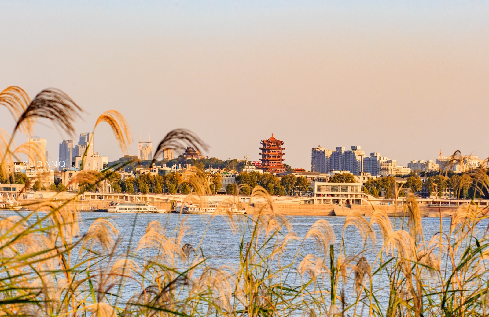 武汉太美了,汉江江滩景区