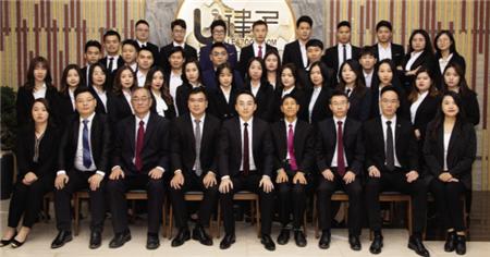 勇当法律服务行业“领跑者”访律子控股｜荣迅泽律所主任梁泽颖