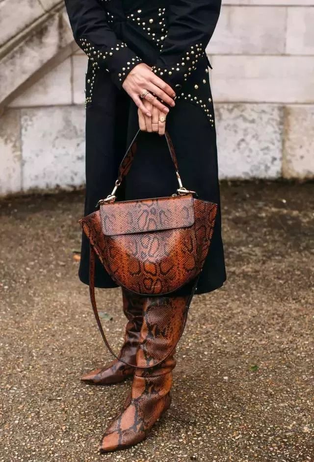 一双靴子竟然可以这么百搭,一双靴子有1kg吗