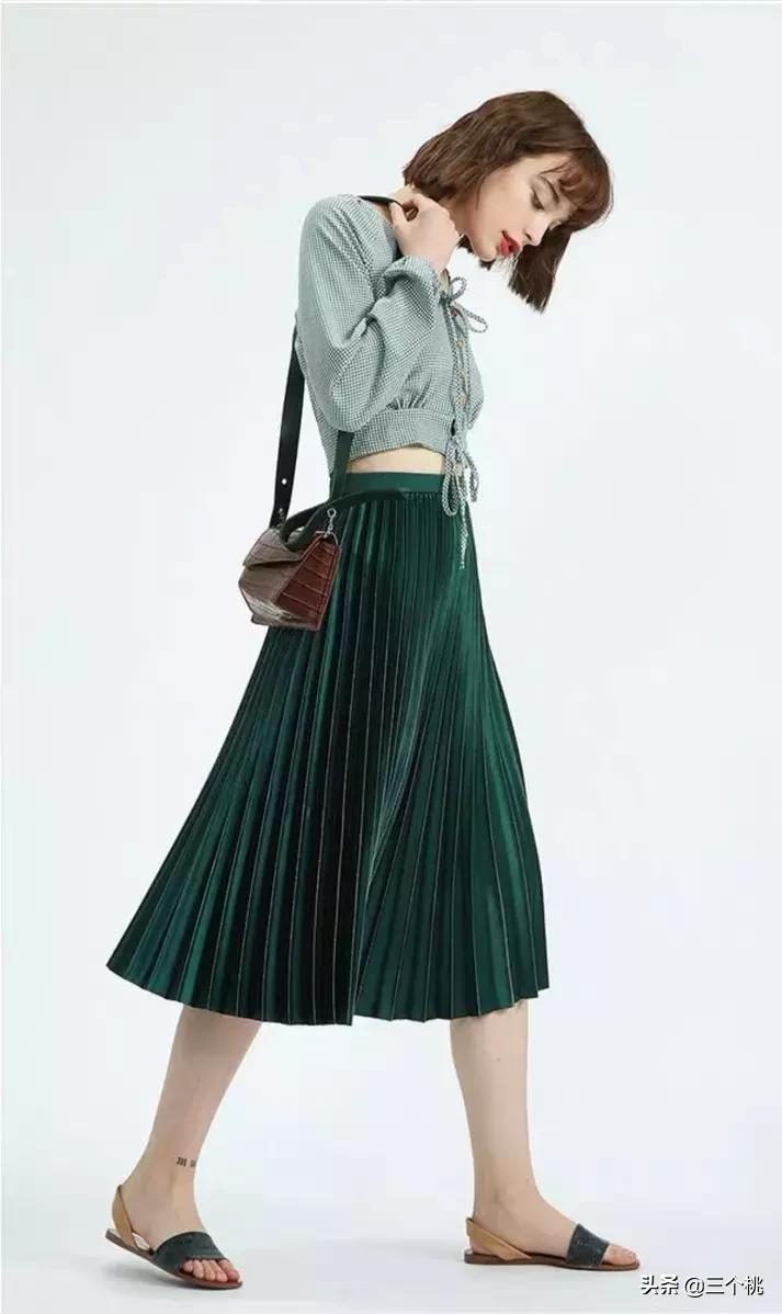 今年流行的裙子不穿高跟鞋,今年流行时髦的裙子冬天穿的
