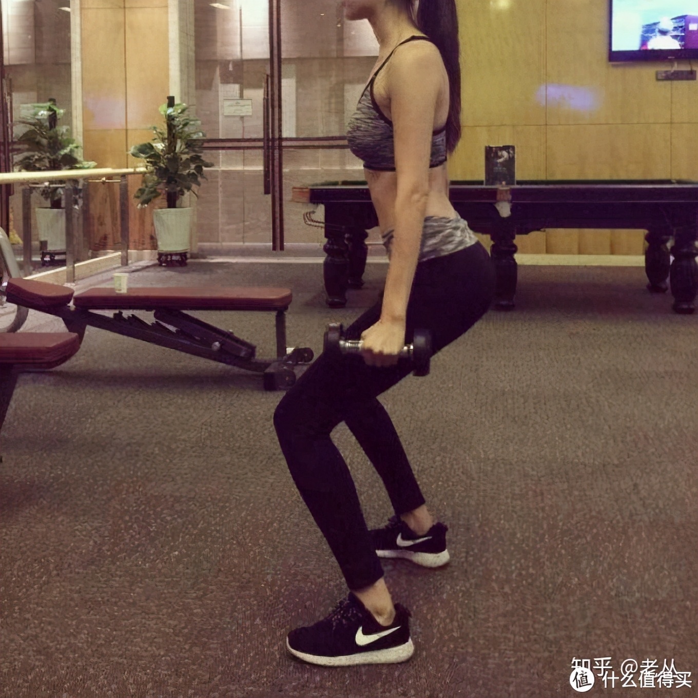 深蹲的好处和坏处深蹲的正确姿势,深蹲的标准动作与功效