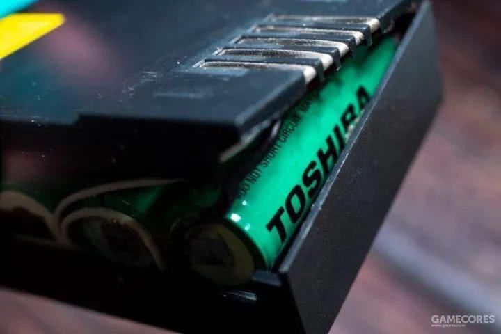 一百多块买个26年前的笔记本，我改了改，还能上网