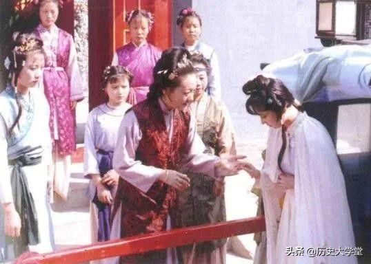 红楼梦是以哪四大家族兴衰为背景,红楼梦中四大家族兴衰史