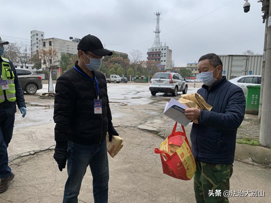 抗疫夫妻齐上阵,防疫夫妻档上阵父子兵