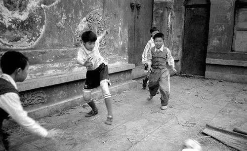 给大家聊聊在重庆踢坝坝球的往事，希望能帮助国足冲击世界杯