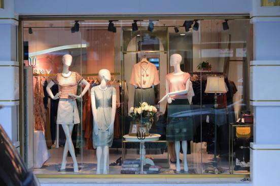 你不知道的暴利生意,靠尾货服装赚几亿