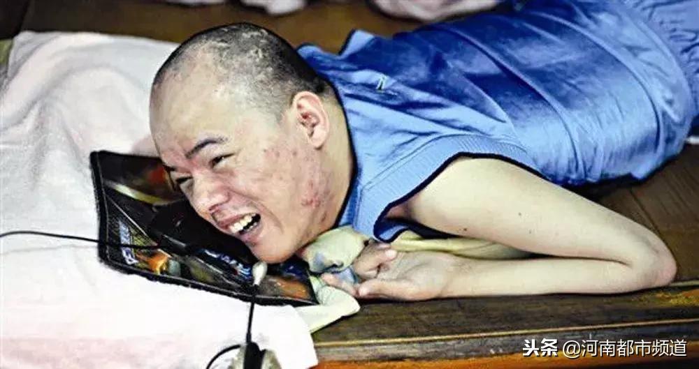 90后独腿搬运工走红,90后独腿搬运工的感人故事