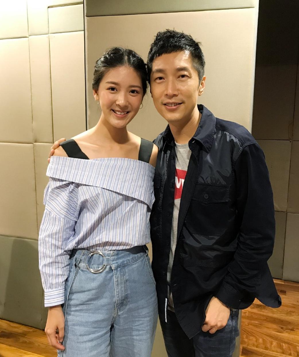 女明星脚踏两只船被揭穿,女星被爆脚踩七条船