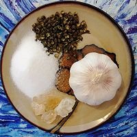 一罐酸菜，是四川的味道，是外婆的味道是我最爱吃的川菜