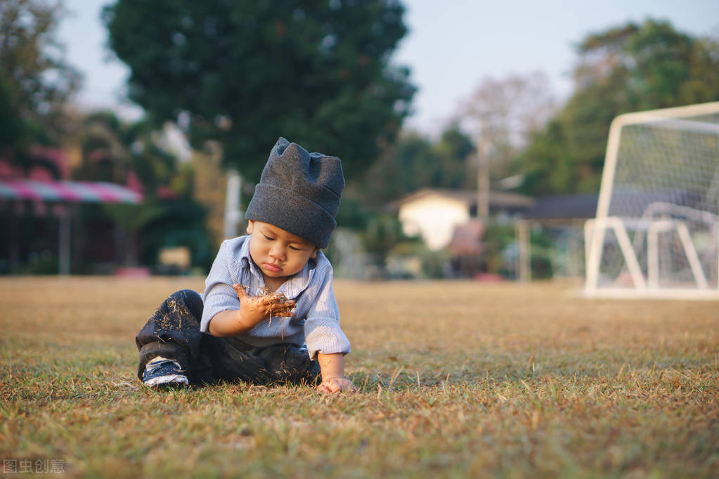 「轩轩妈育儿团队」宝宝摔伤后第一时间应该如何处理？