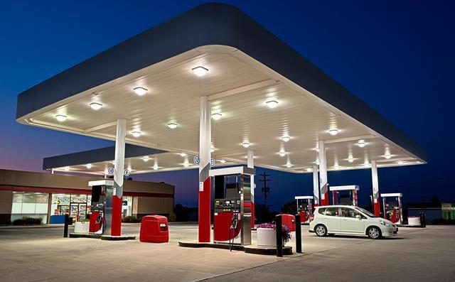 汽车什么时候加油最好长时间停放,汽车什么时候加油好上午还是下午